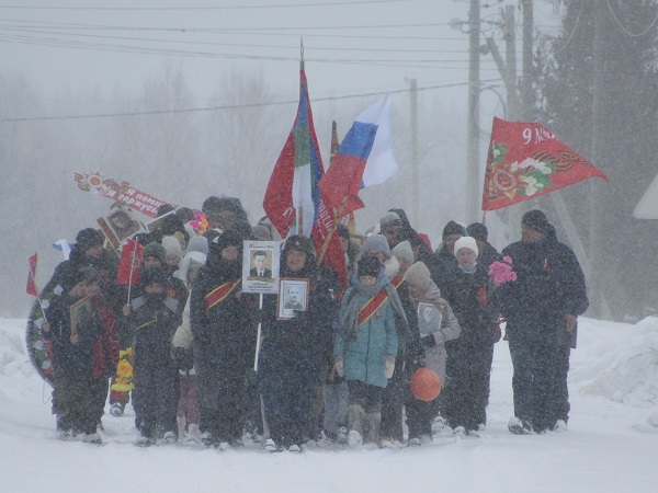 Парад "Бессмерный полк" в Новом Бору: Шествие Памяти и Уважения.